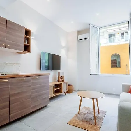 - - 10 Min De La Niza